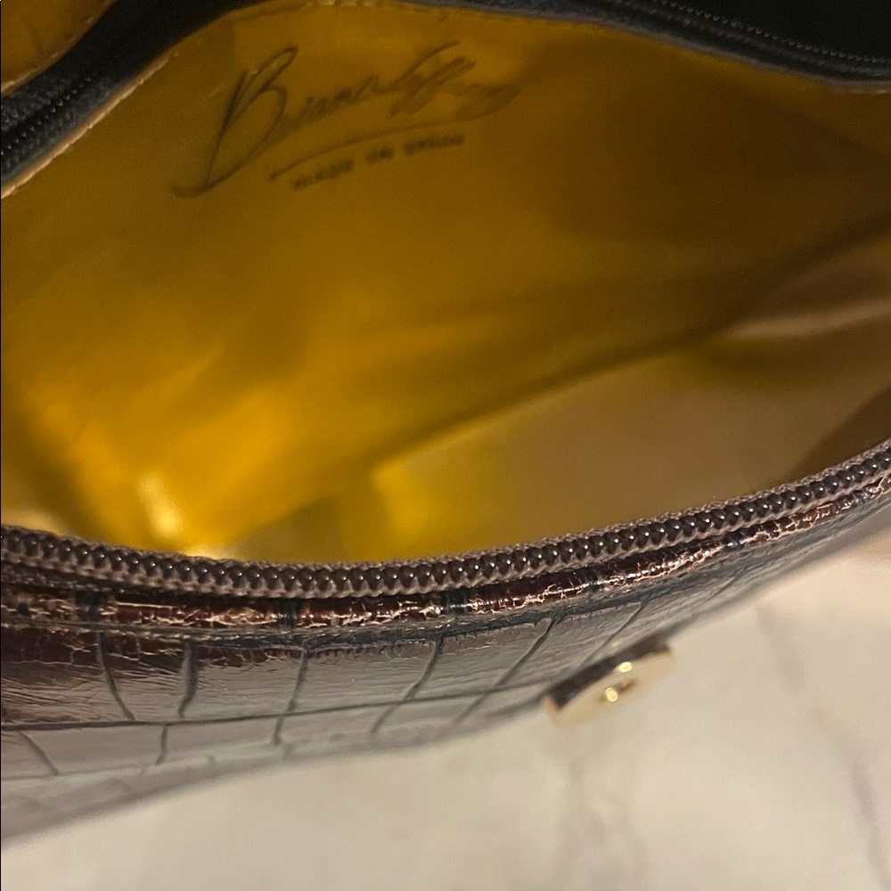 Stylish Brown Croc-Embossed Shoulder Bag - Picture 5 of 9
